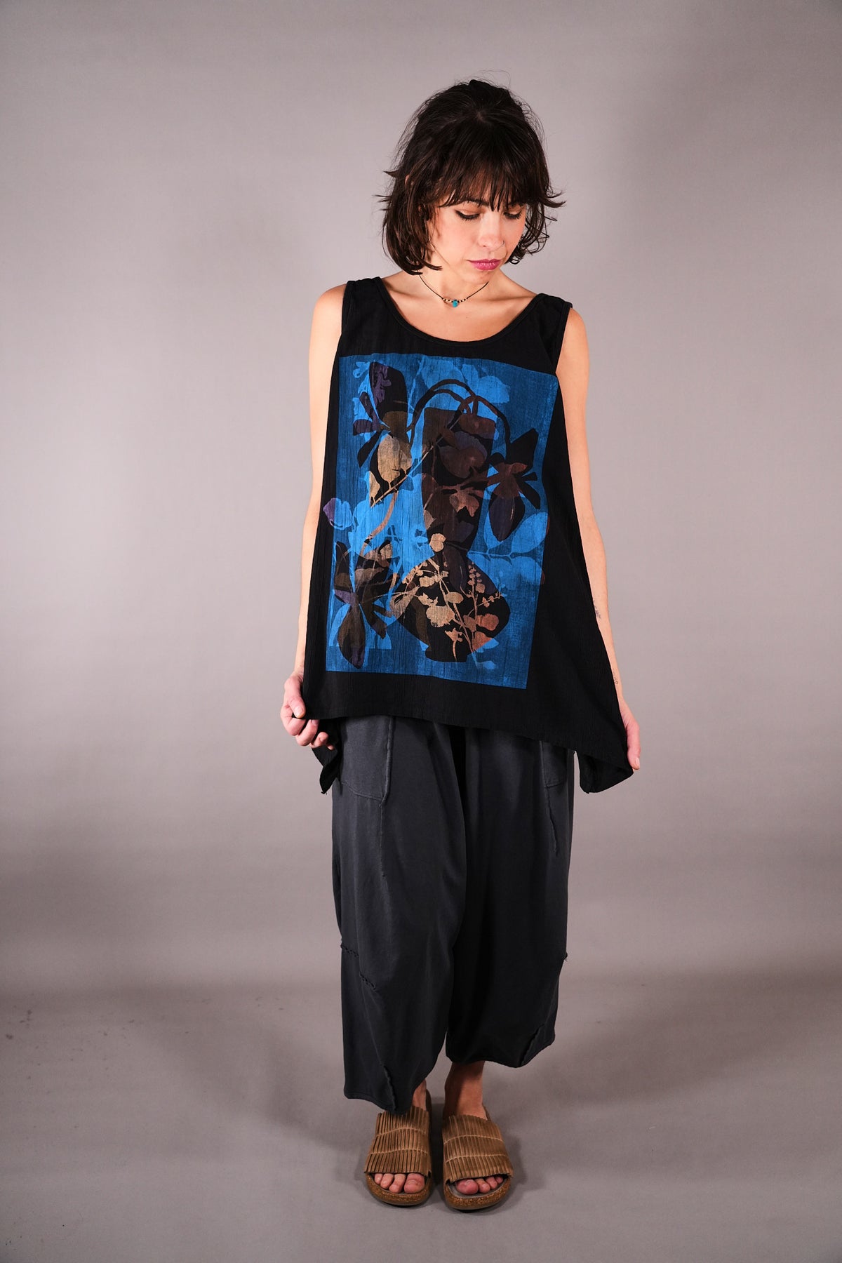 1000 Crinkle Tank Black Silhouette