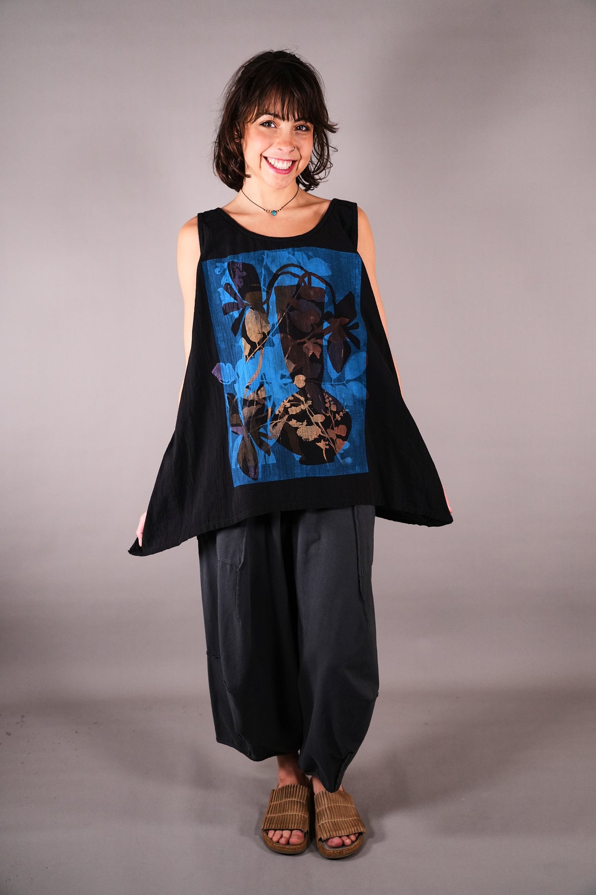 1000 Crinkle Tank Black Silhouette