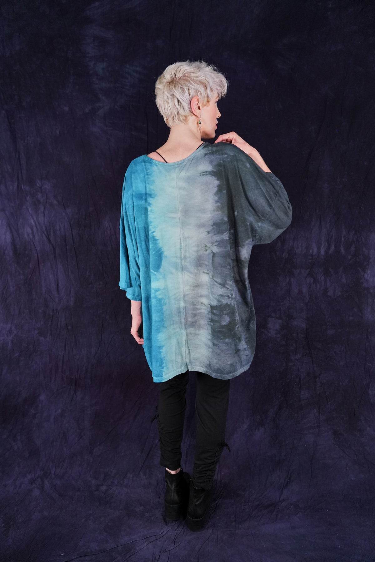 1236HD Line Tee Elements: Metal/Water