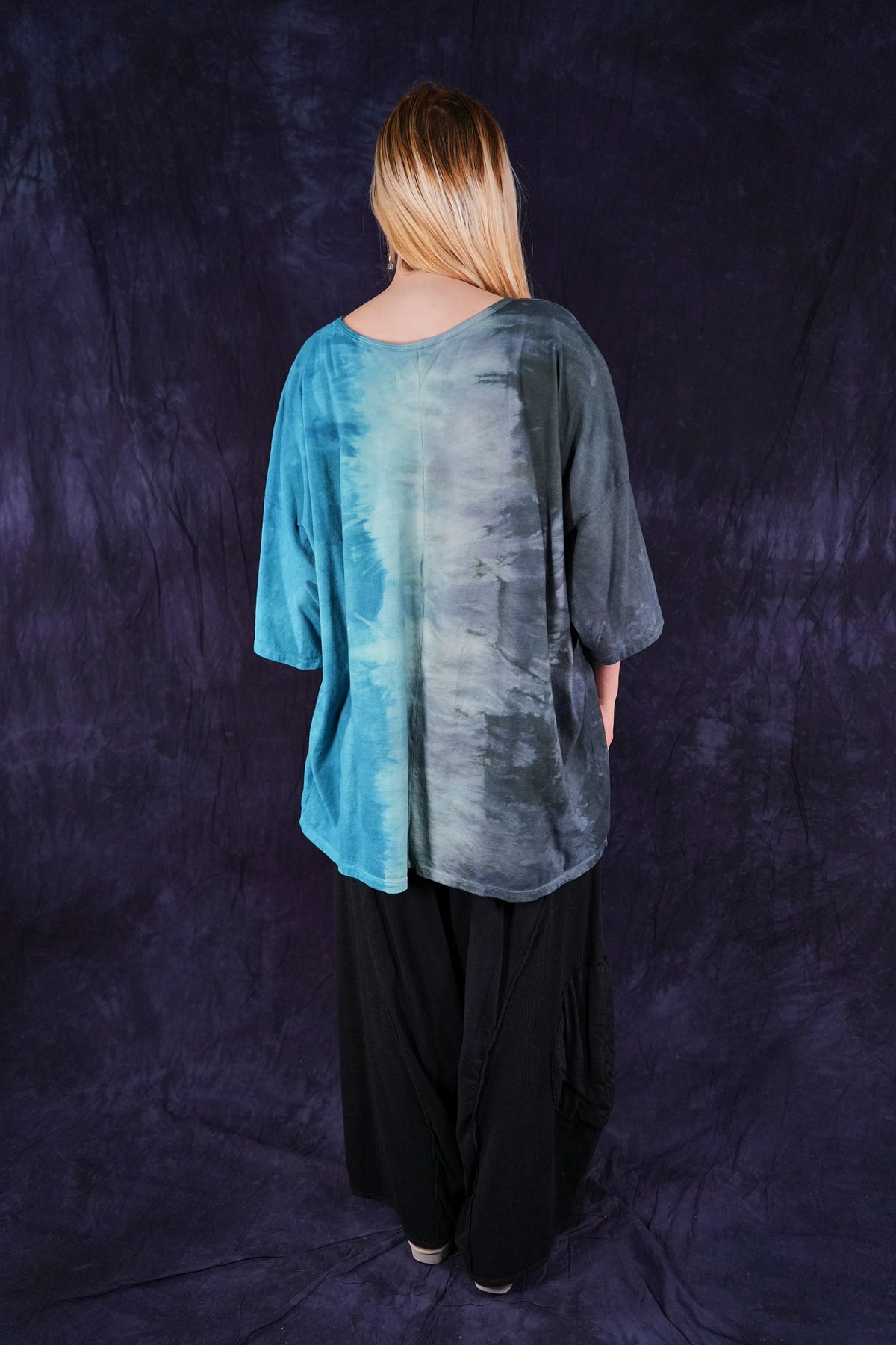 1236HD Line Tee Elements: Metal/Water