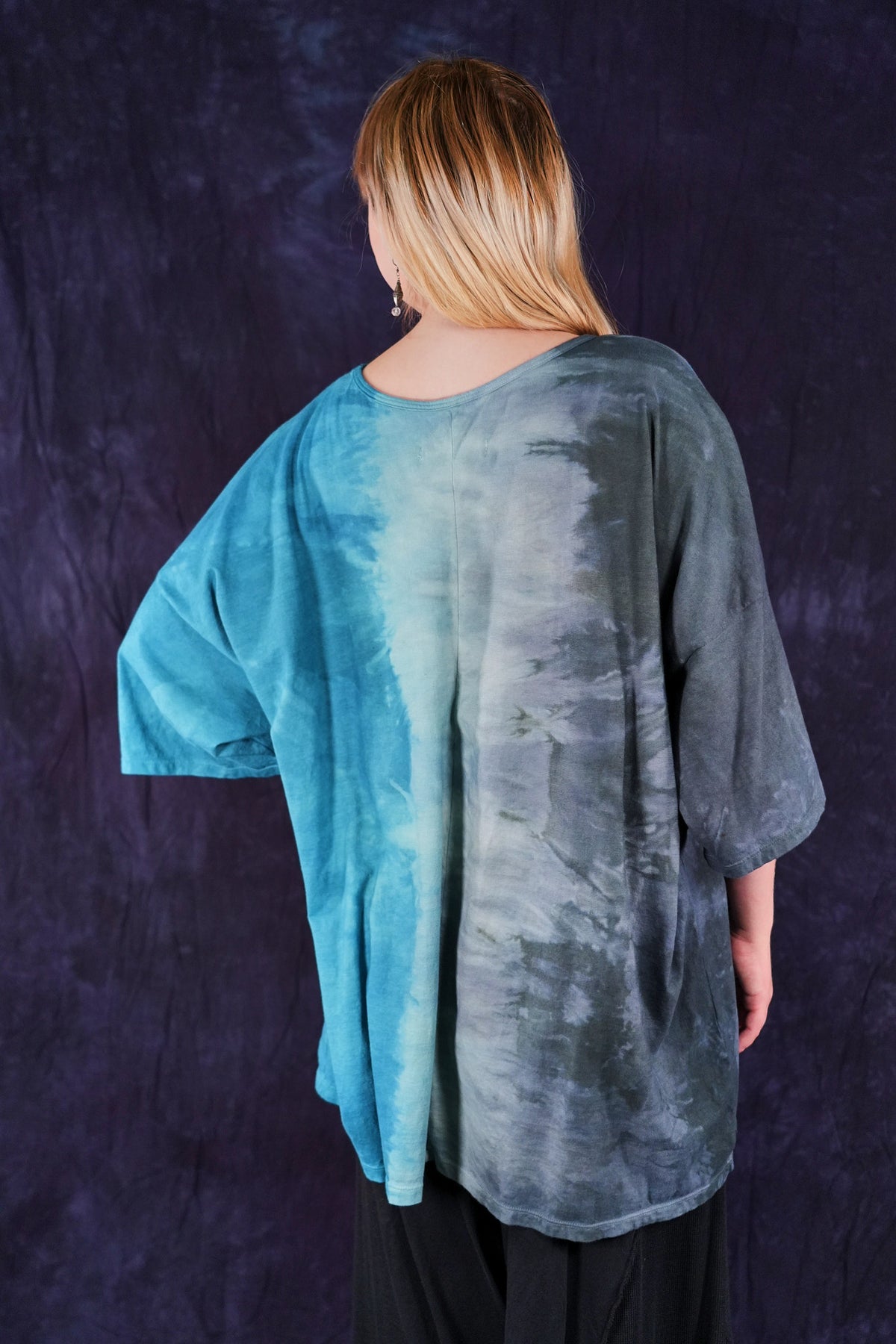 1236HD Line Tee Elements: Metal/Water