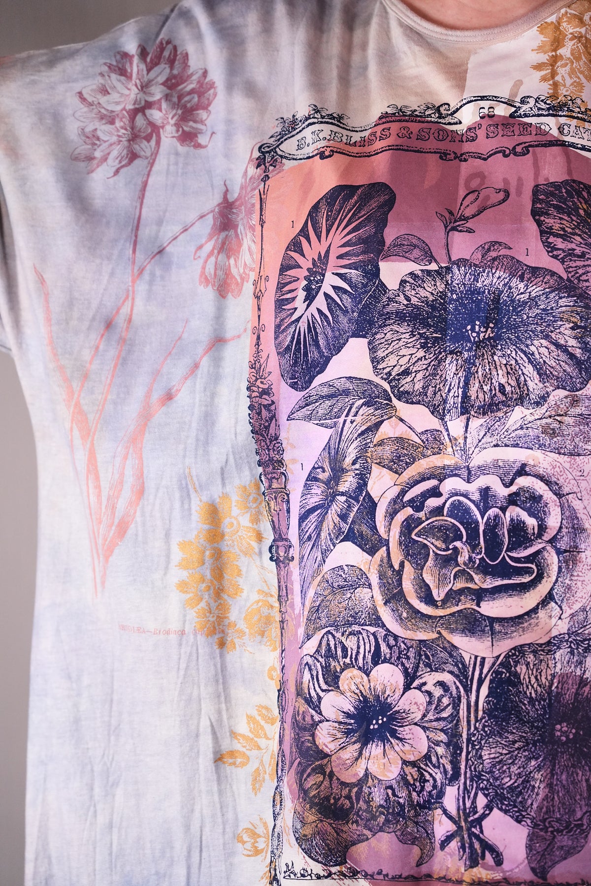 1255 HD Art Tee Taupe Blue Seed Packet