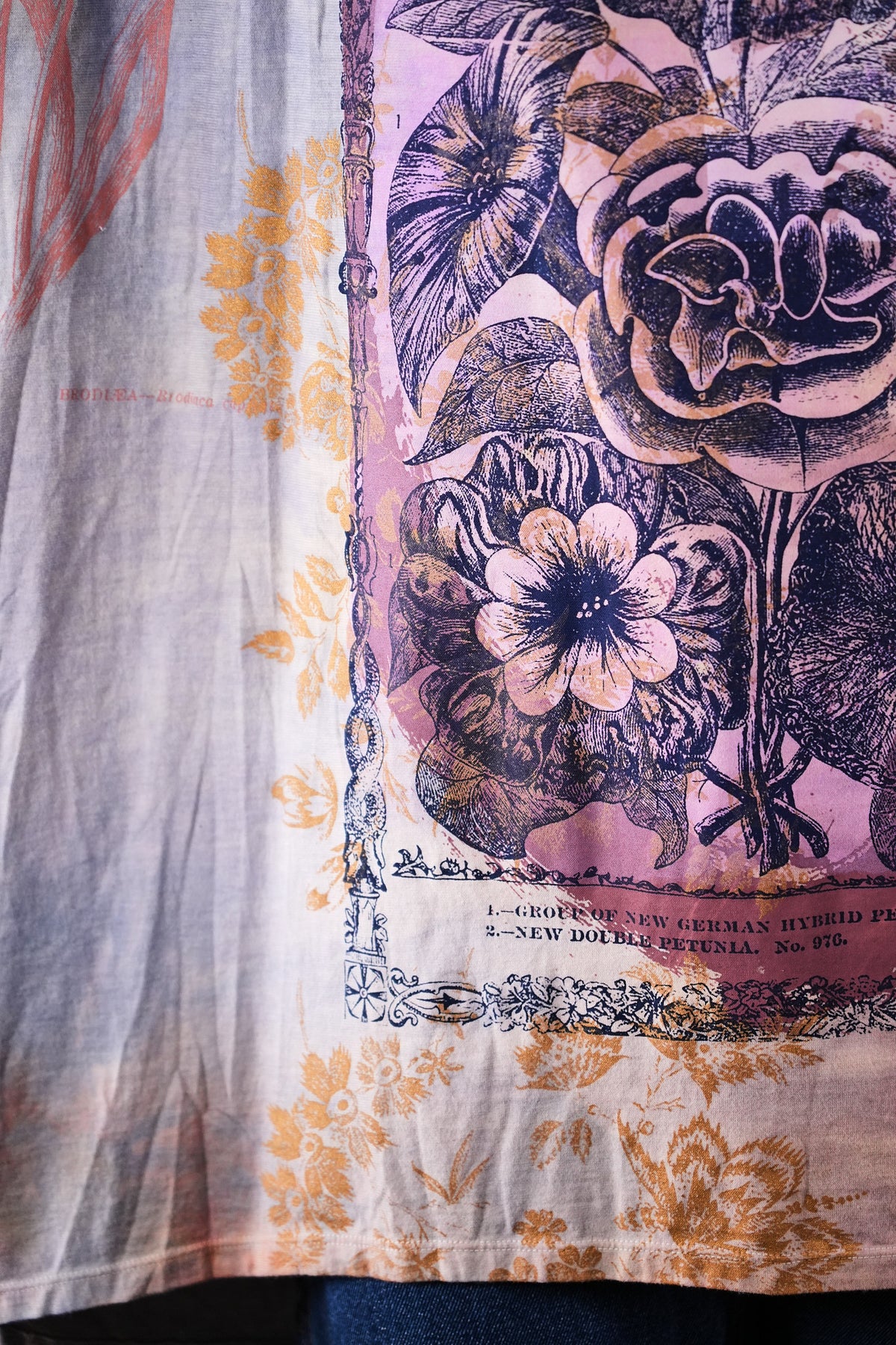 1255 HD Art Tee Taupe Blue Seed Packet