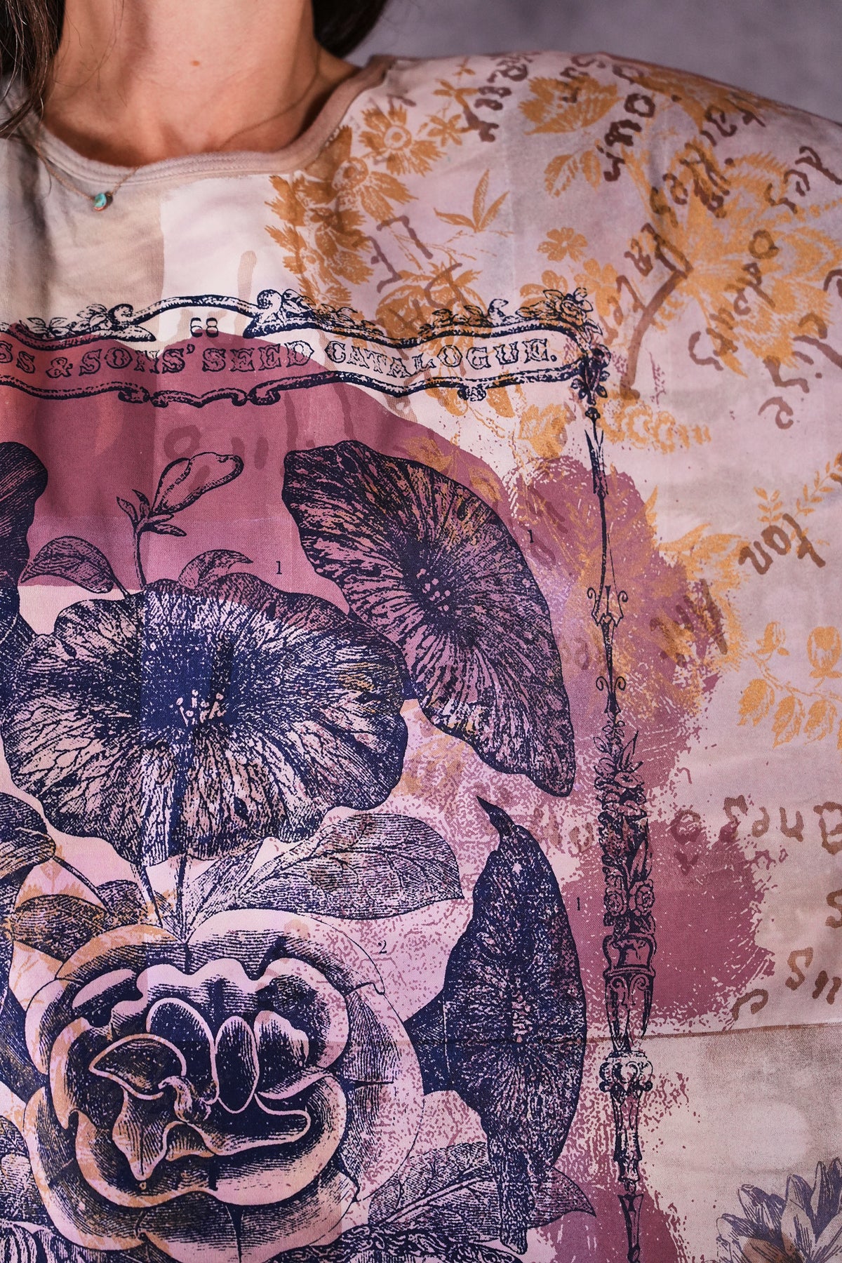 1255 HD Art Tee Taupe Blue Seed Packet