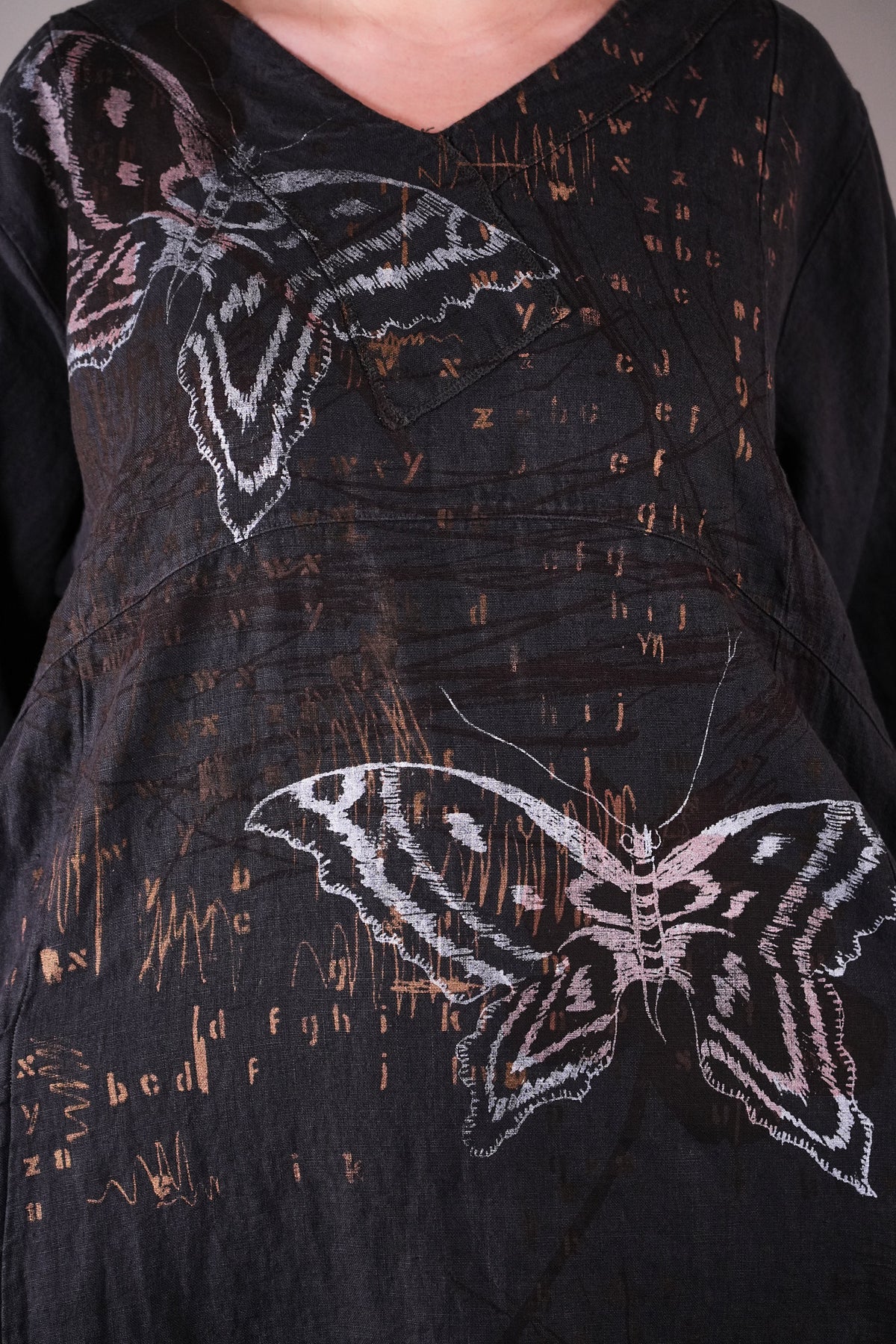 2133 Crossover Linen Tunic Black Sand Butterfly Alphabet