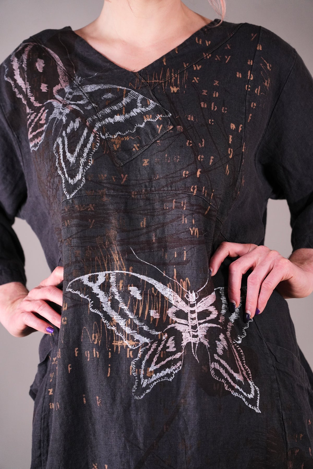 2133 Crossover Linen Tunic Black Sand Butterfly Alphabet