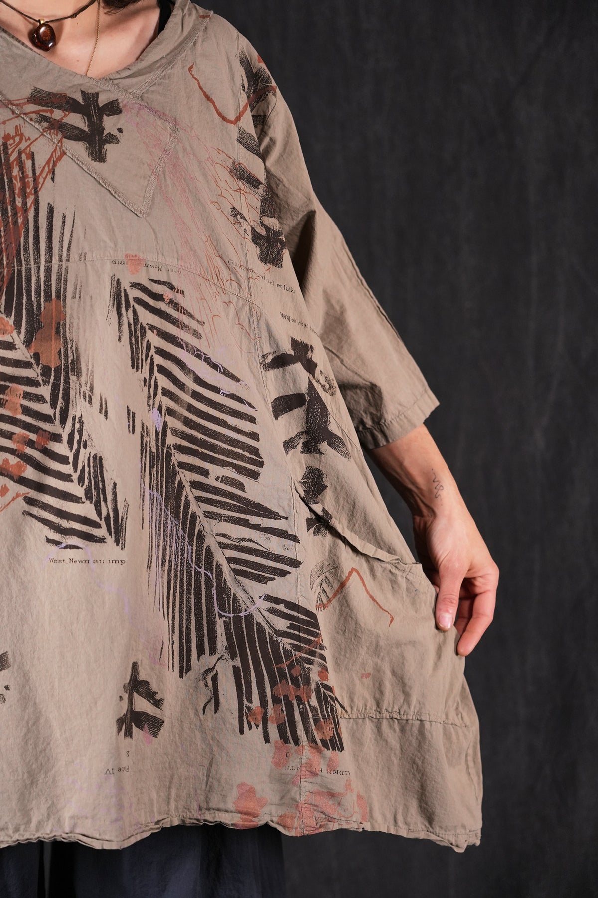 2133 Crossover Urchin Tunic Dovetail Leaf Wing-P