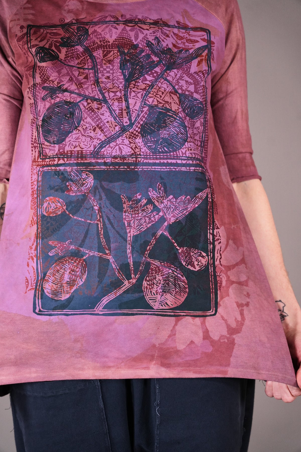 2139 HD Raglan Tee Dust Rose Flower Negative