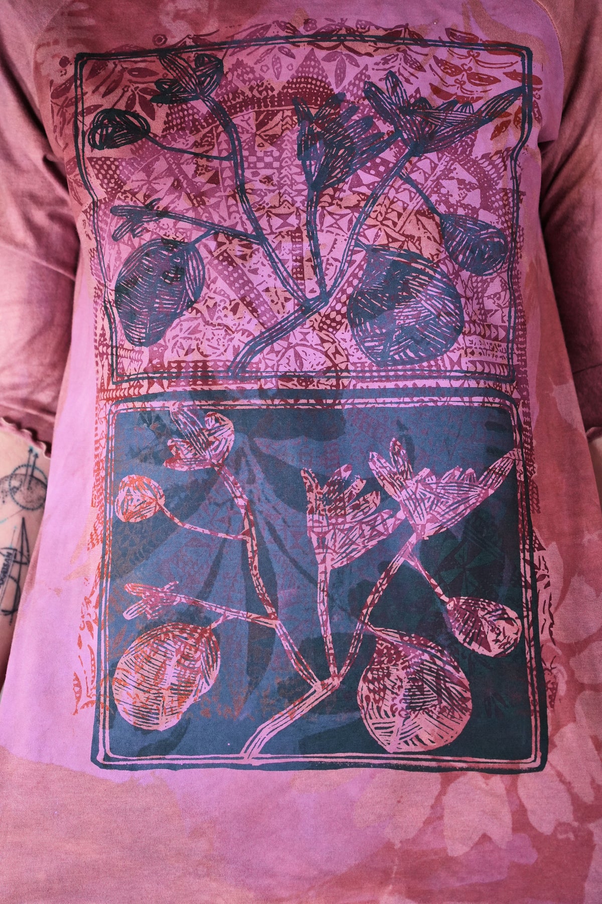 2139 HD Raglan Tee Dust Rose Flower Negative
