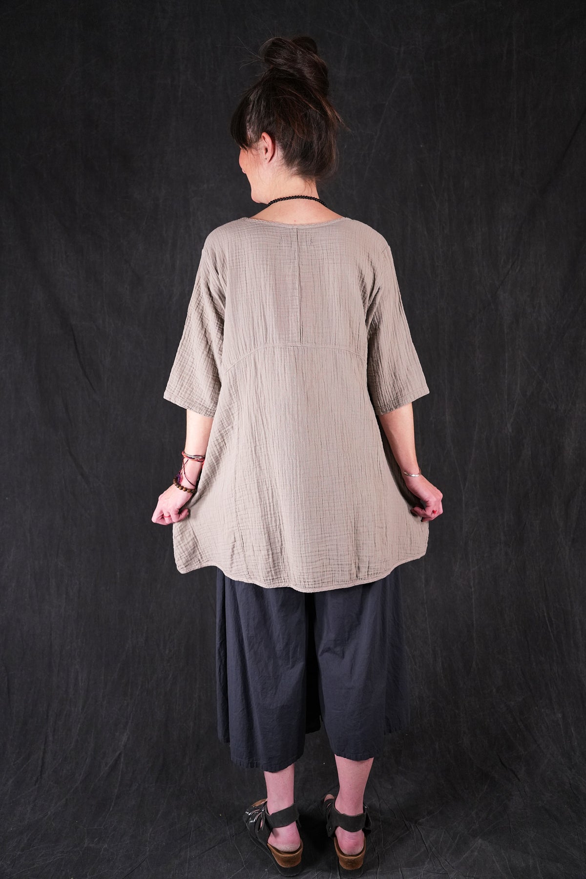 2315 Gauze Zen Tunic Pebble Scotland Garden