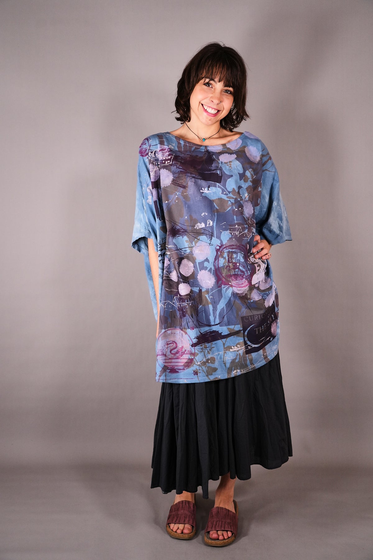 2356 HD Side Slit Art Tee Blue Curiosities