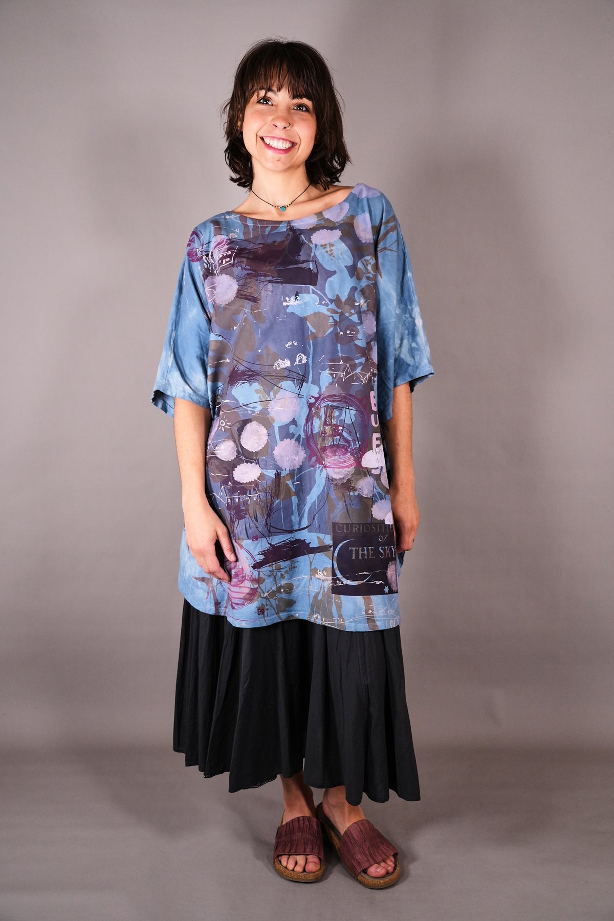 2356 HD Side Slit Art Tee Blue Curiosities