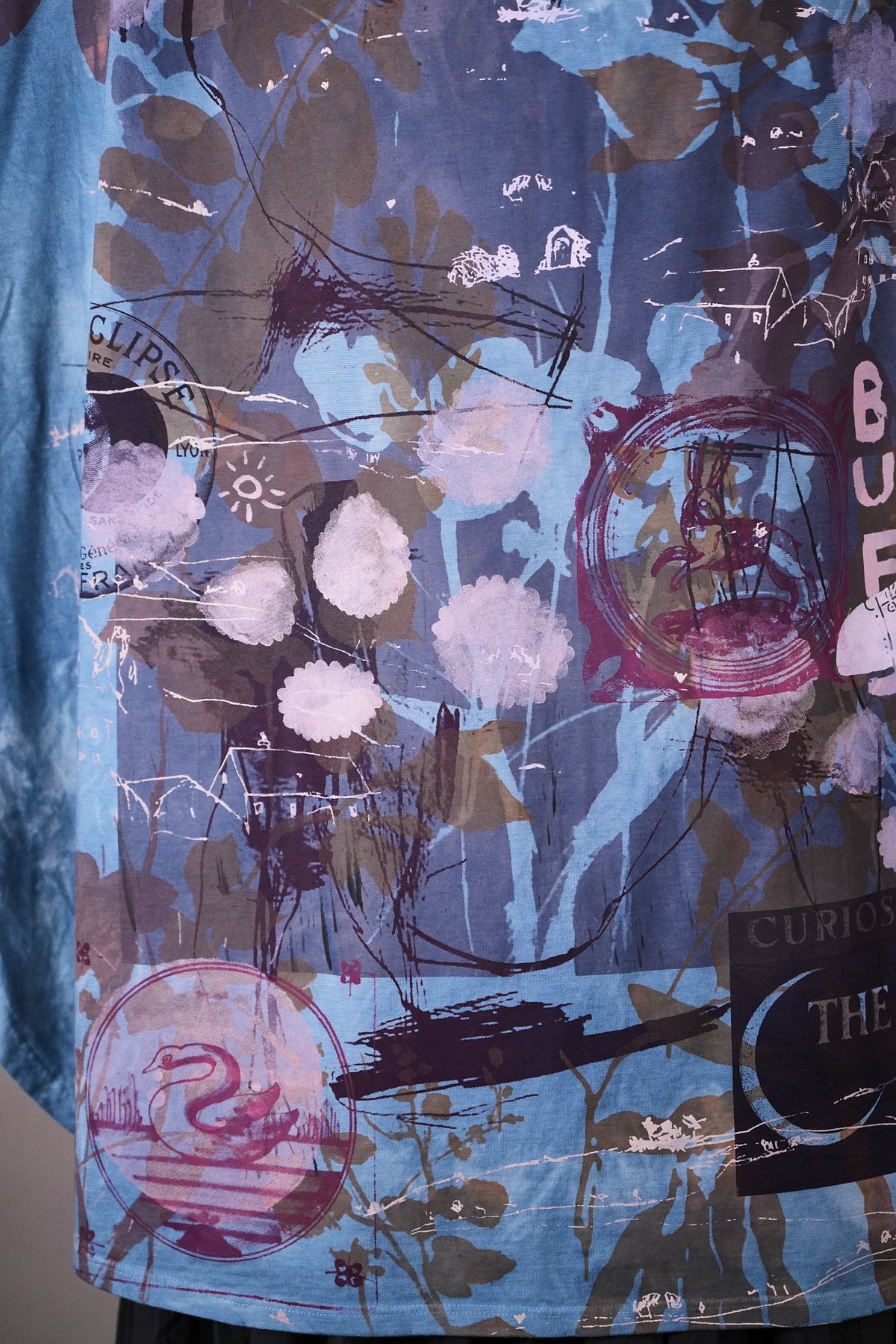 2356 HD Side Slit Art Tee Blue Curiosities