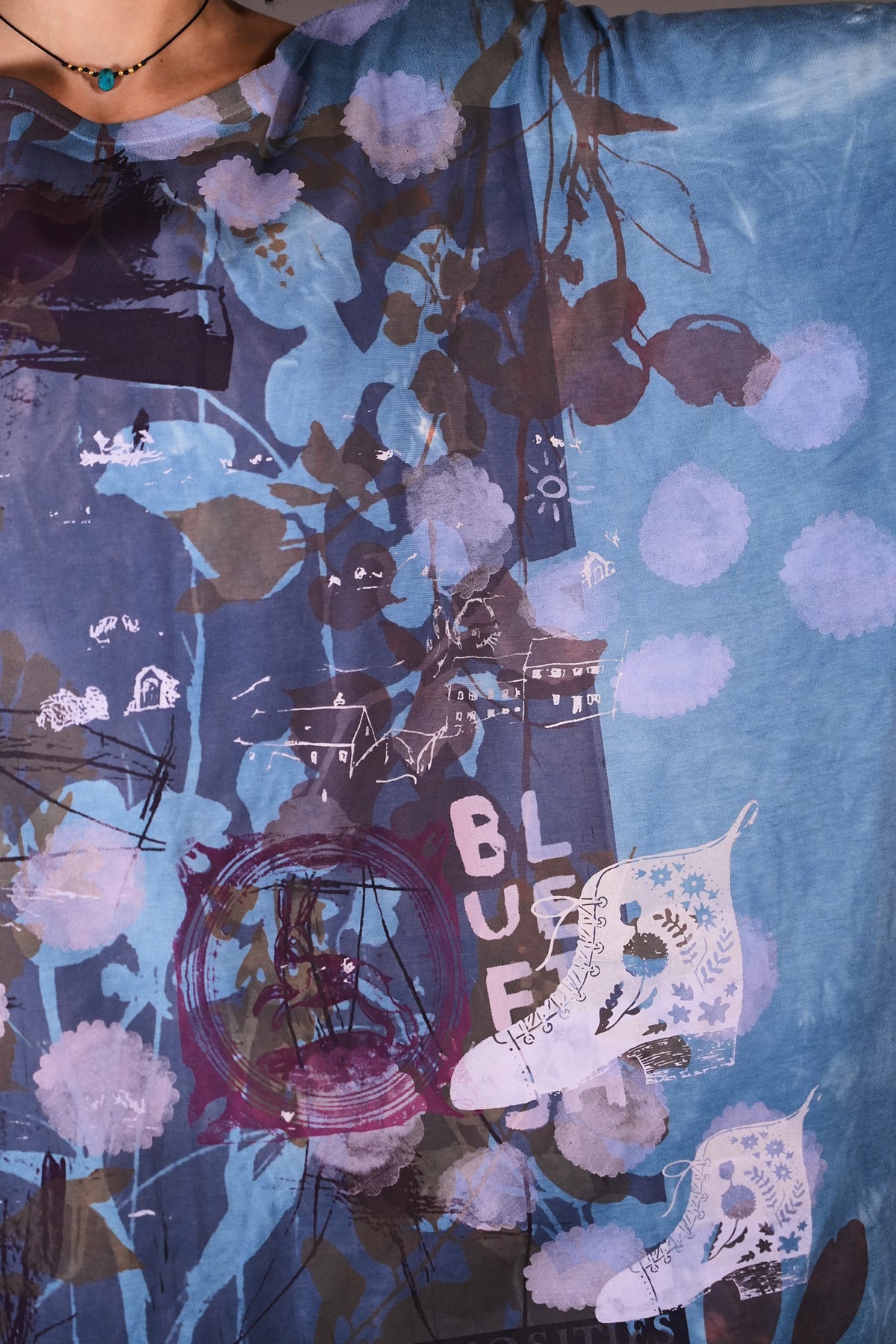 2356 HD Side Slit Art Tee Blue Curiosities