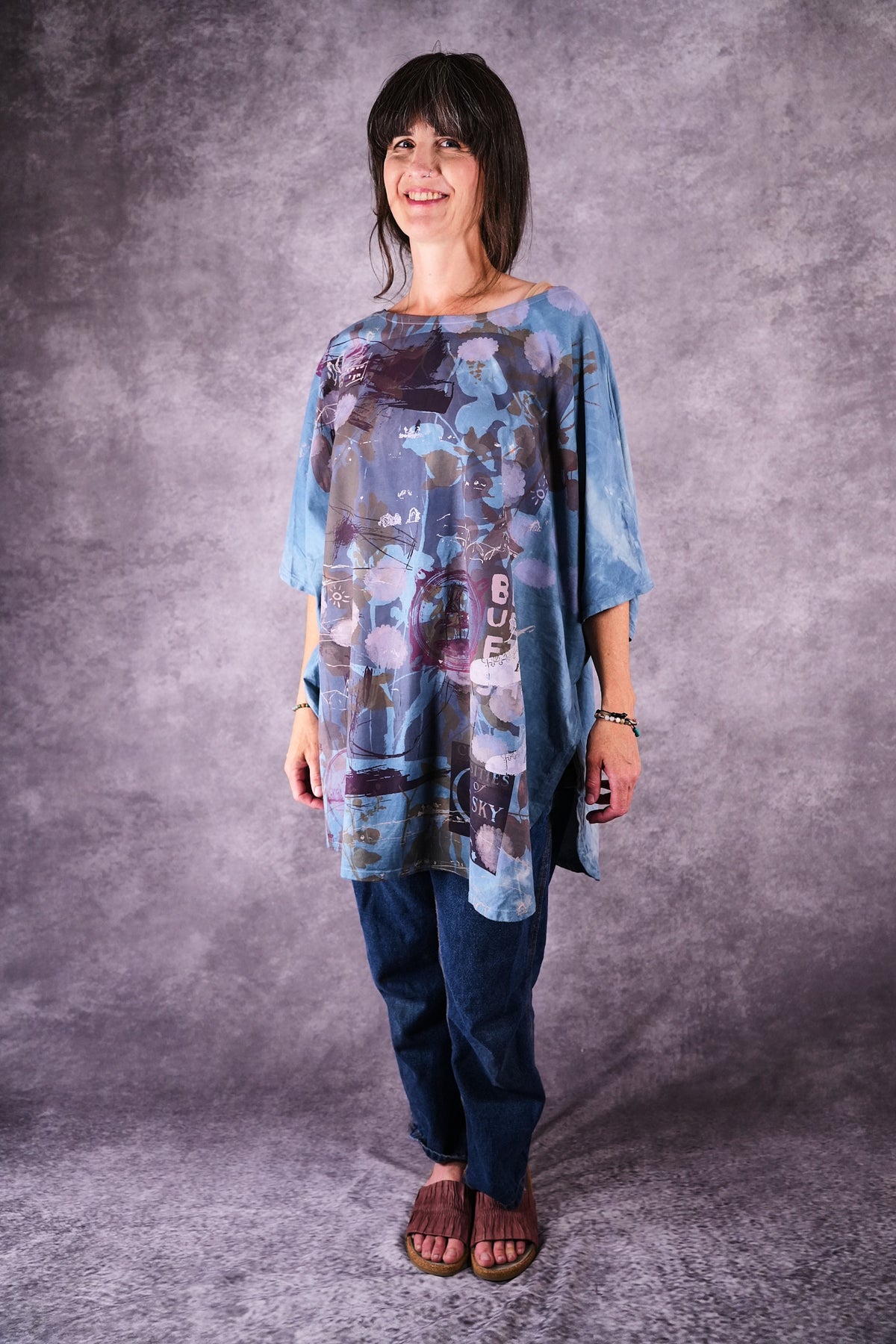 2356 HD Side Slit Art Tee Blue Curiosities