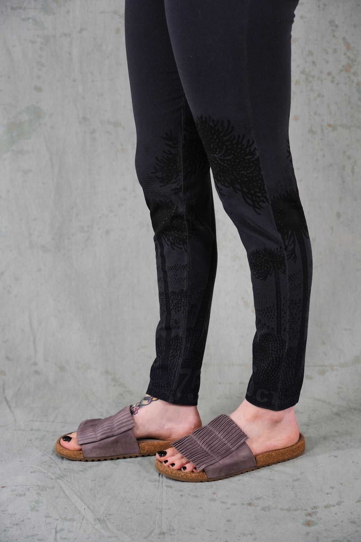 3136 Handprinted Legging Black Sand Stamp Print -P
