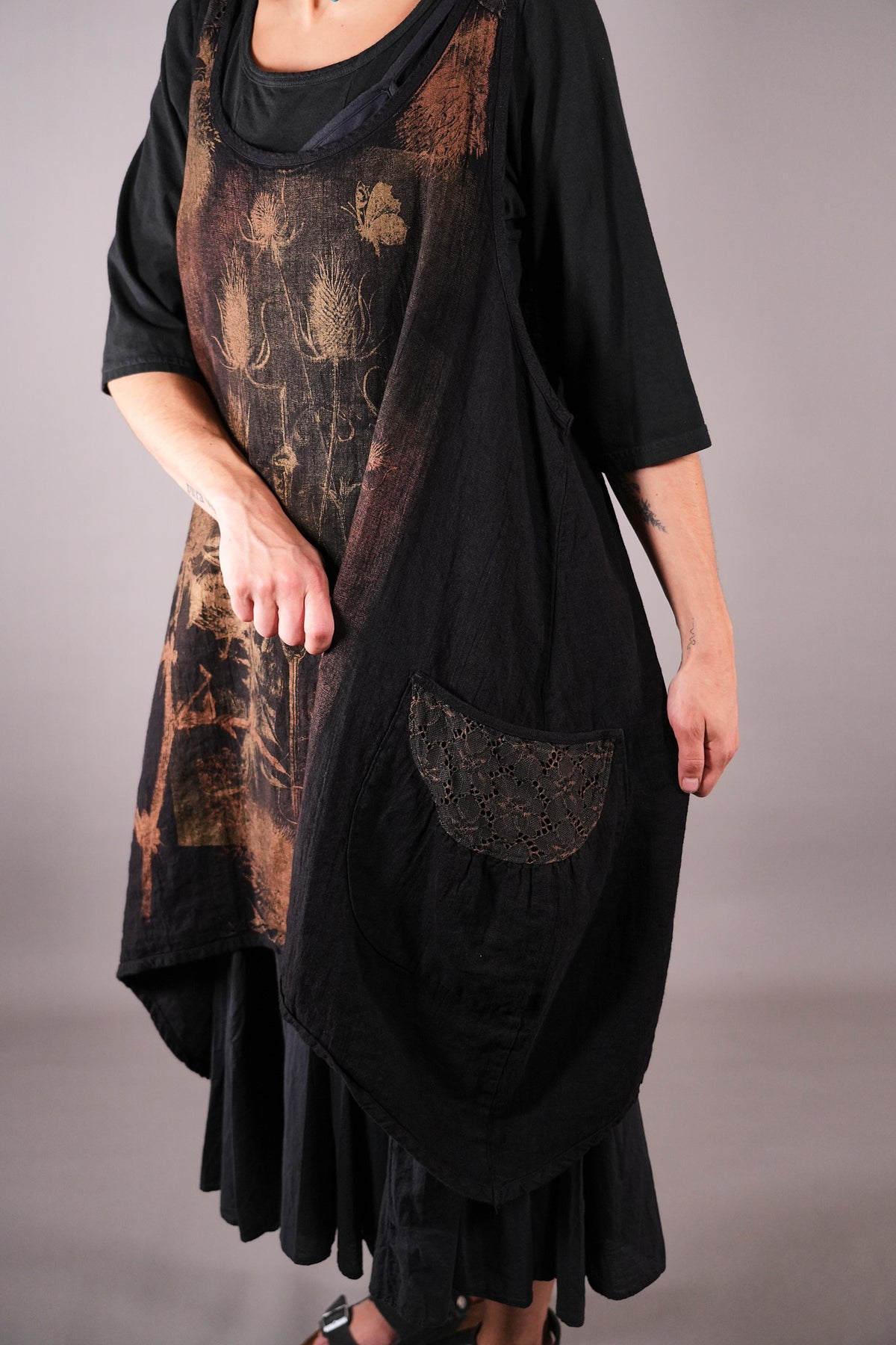 6182 Lace Pinafore Black Thistle Garden