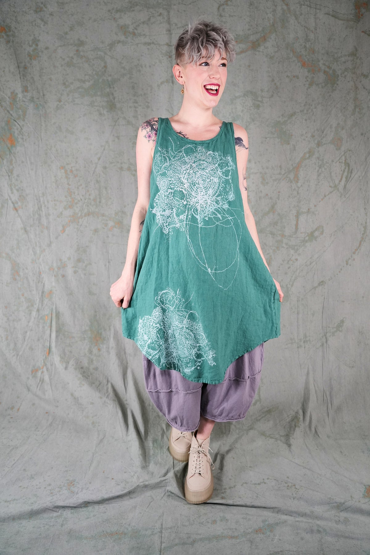 6220 Linen Scoop Hem Midlayer Jade Ornamental-P