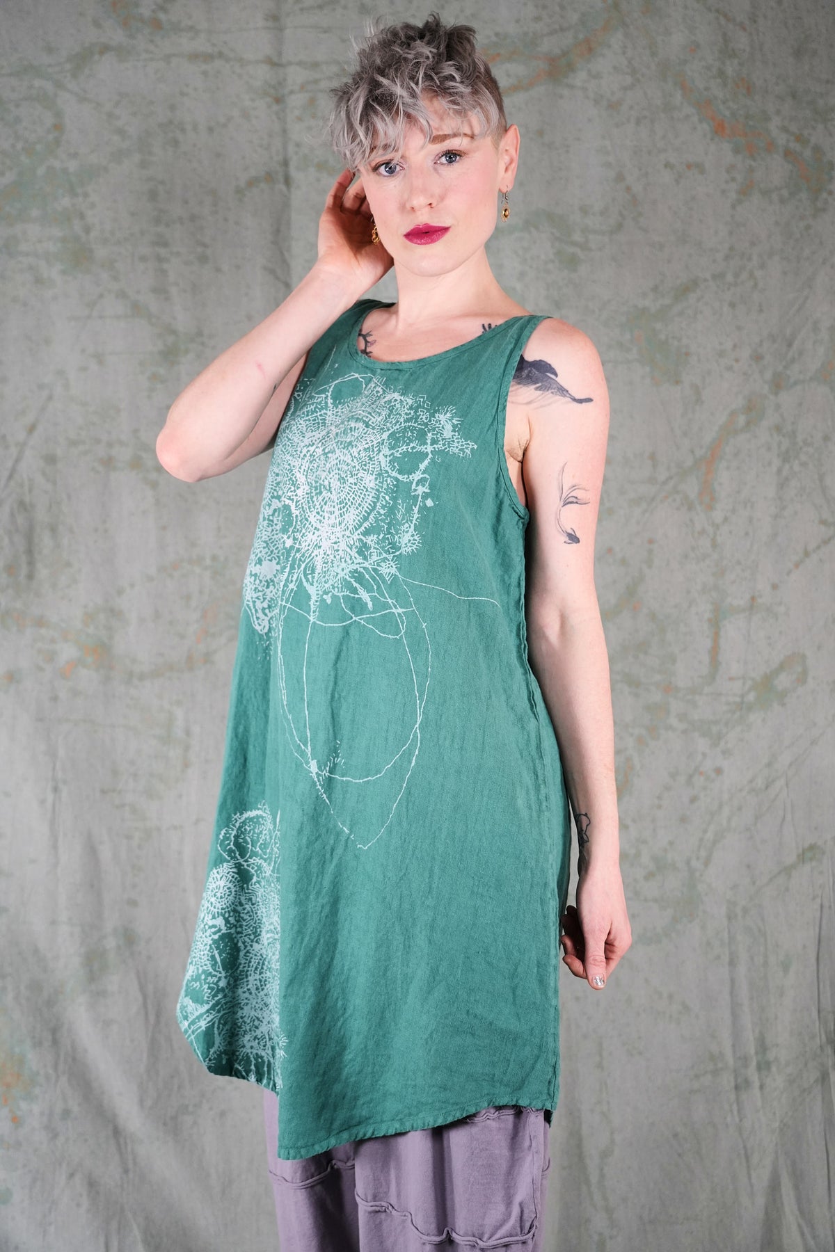 6220 Linen Scoop Hem Midlayer Jade Ornamental-P