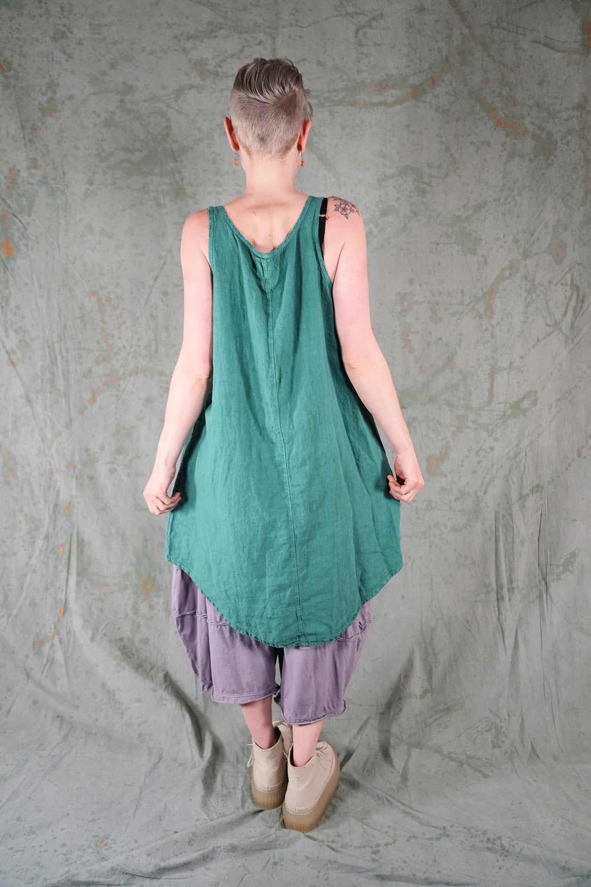 6220 Linen Scoop Hem Midlayer Jade Ornamental-P