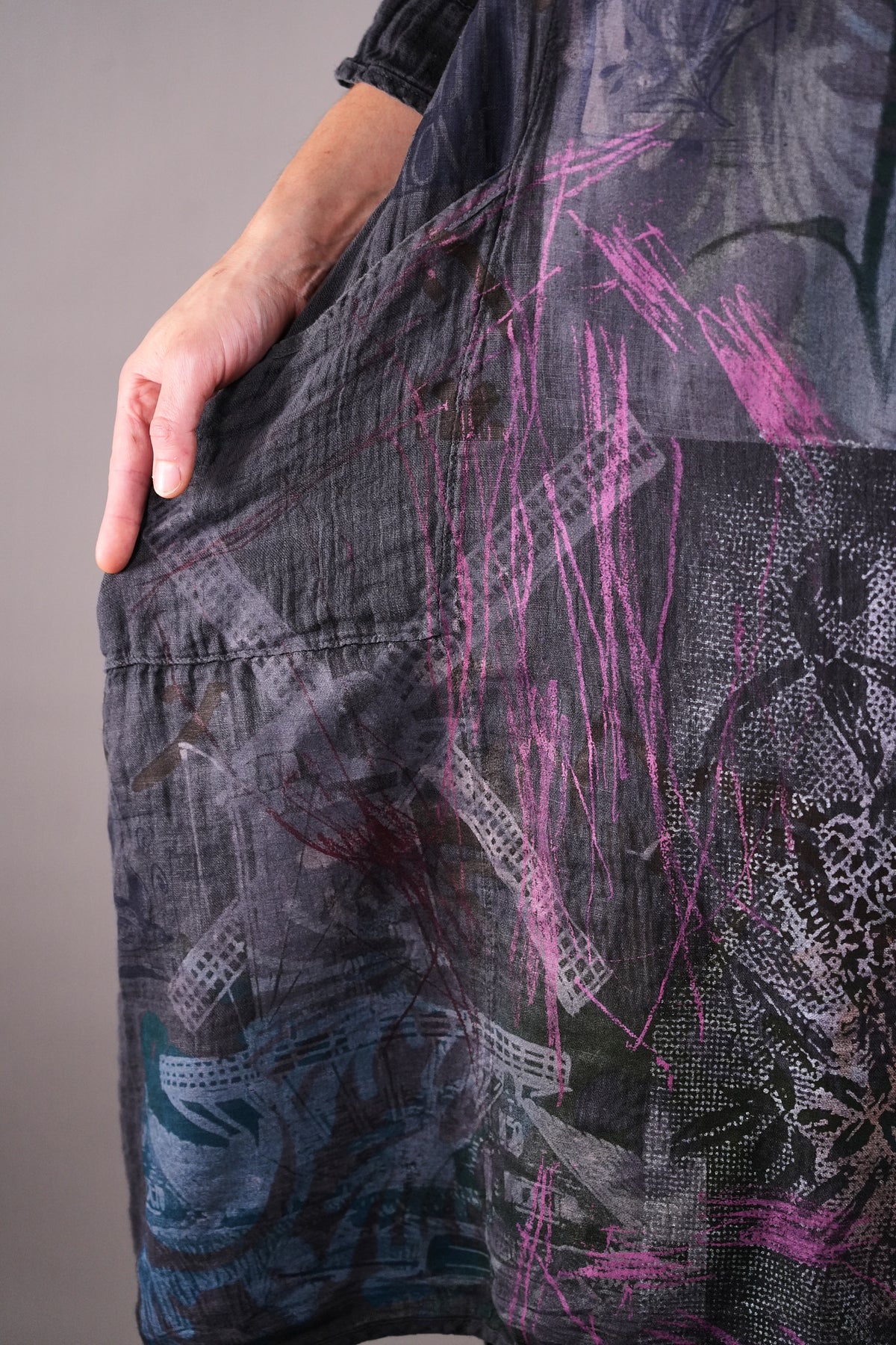 7114 Linen Wave Dress Ironworks Daisy Abstract