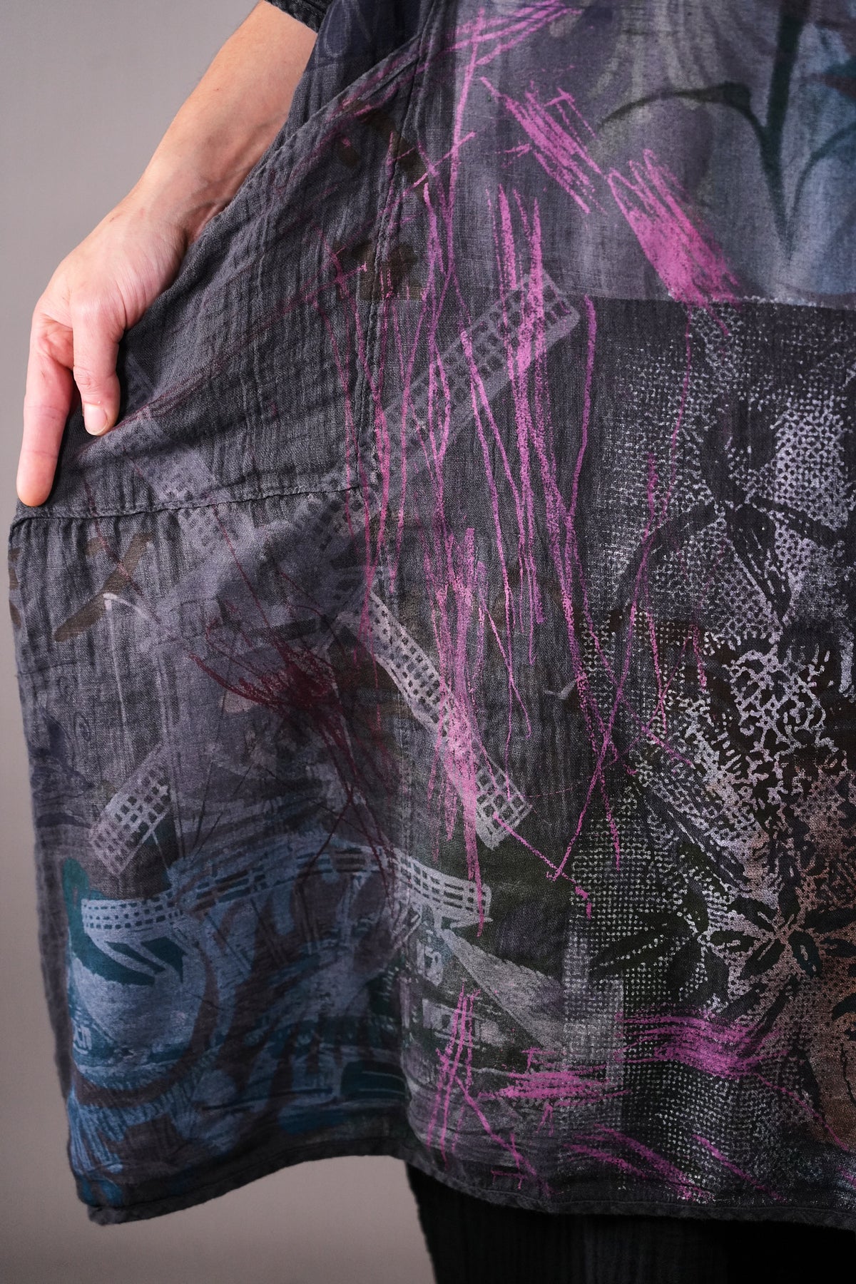 7114 Linen Wave Dress Ironworks Daisy Abstract