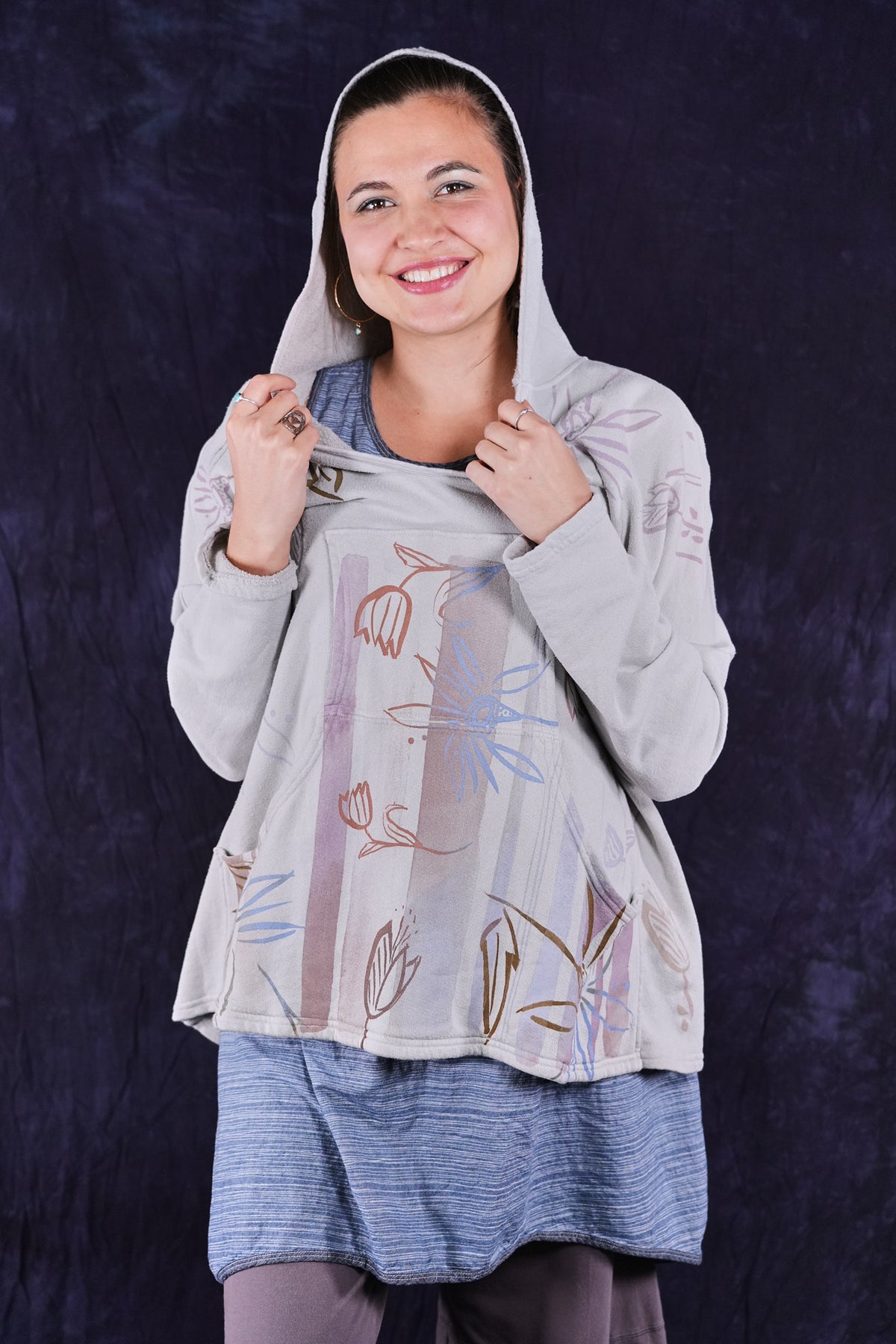 5273 Hip to Be Square Hoodie Clouds-P