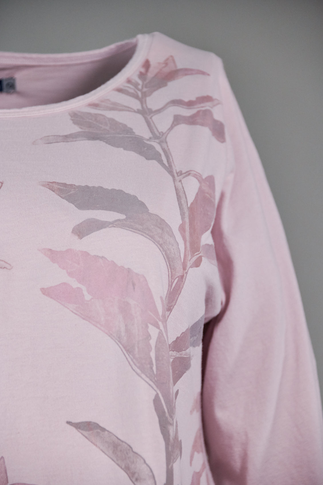 1145 S/S Cafe Tee Rose Water-P Sage Leaves