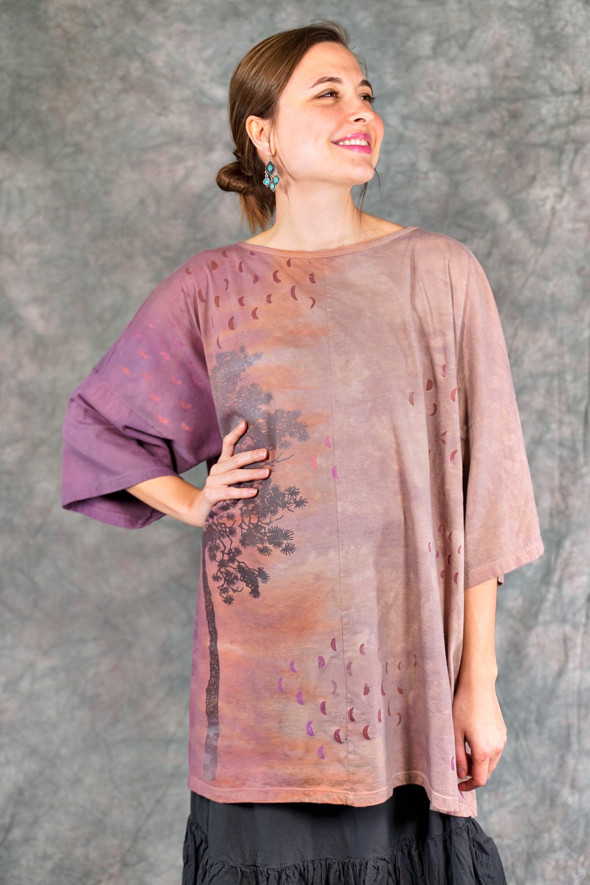 1236HD Line Tee Sienna Violet Song 31&quot;L