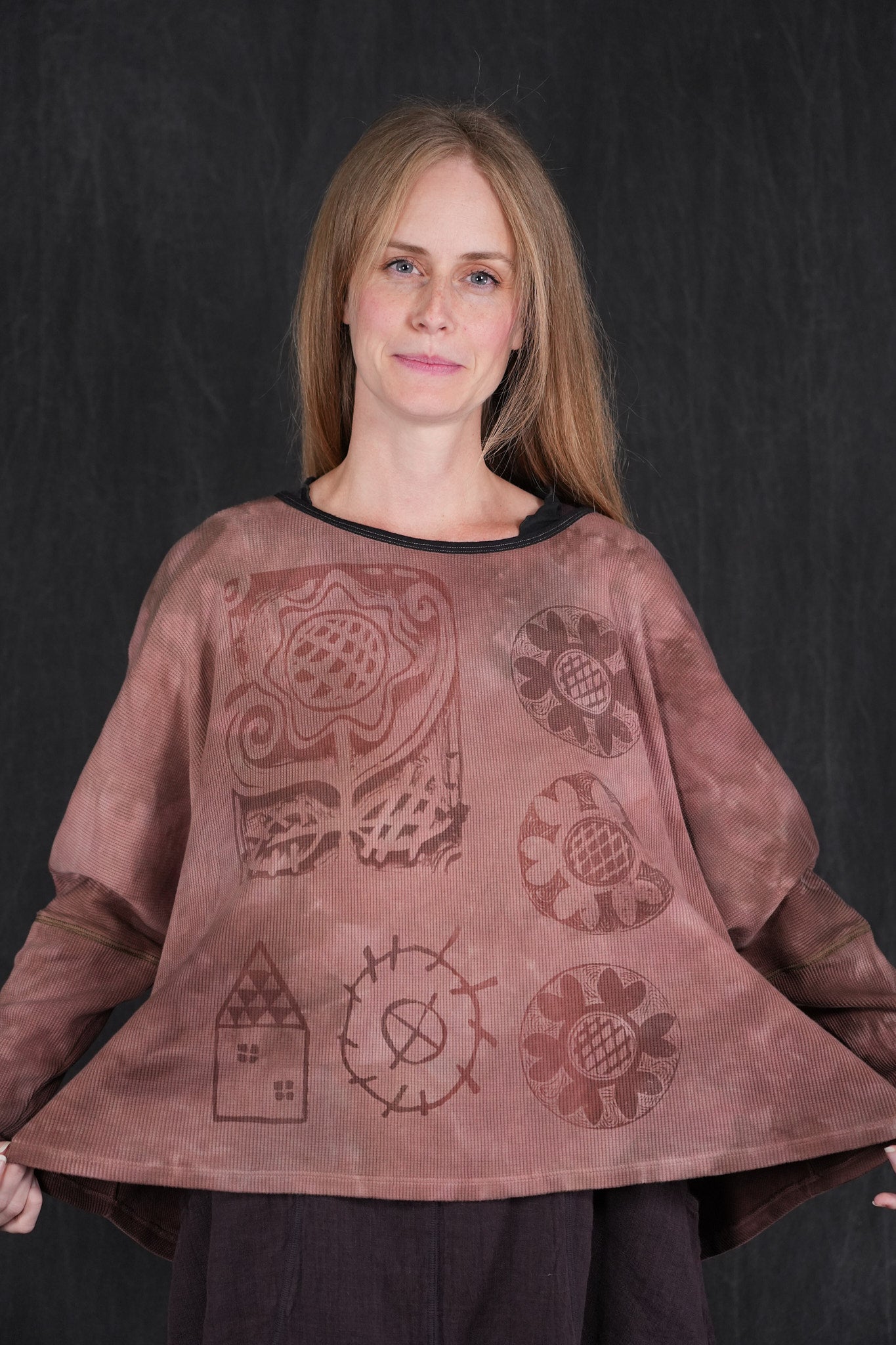 2323HD Crop Thermal Layer Top Iconic Blue Fish Flowers