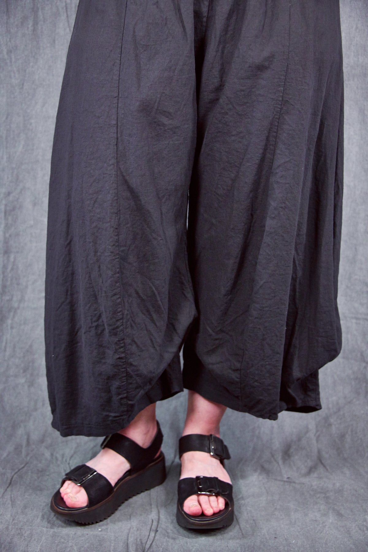 3296 Crop Linen Billow Pant Black-U