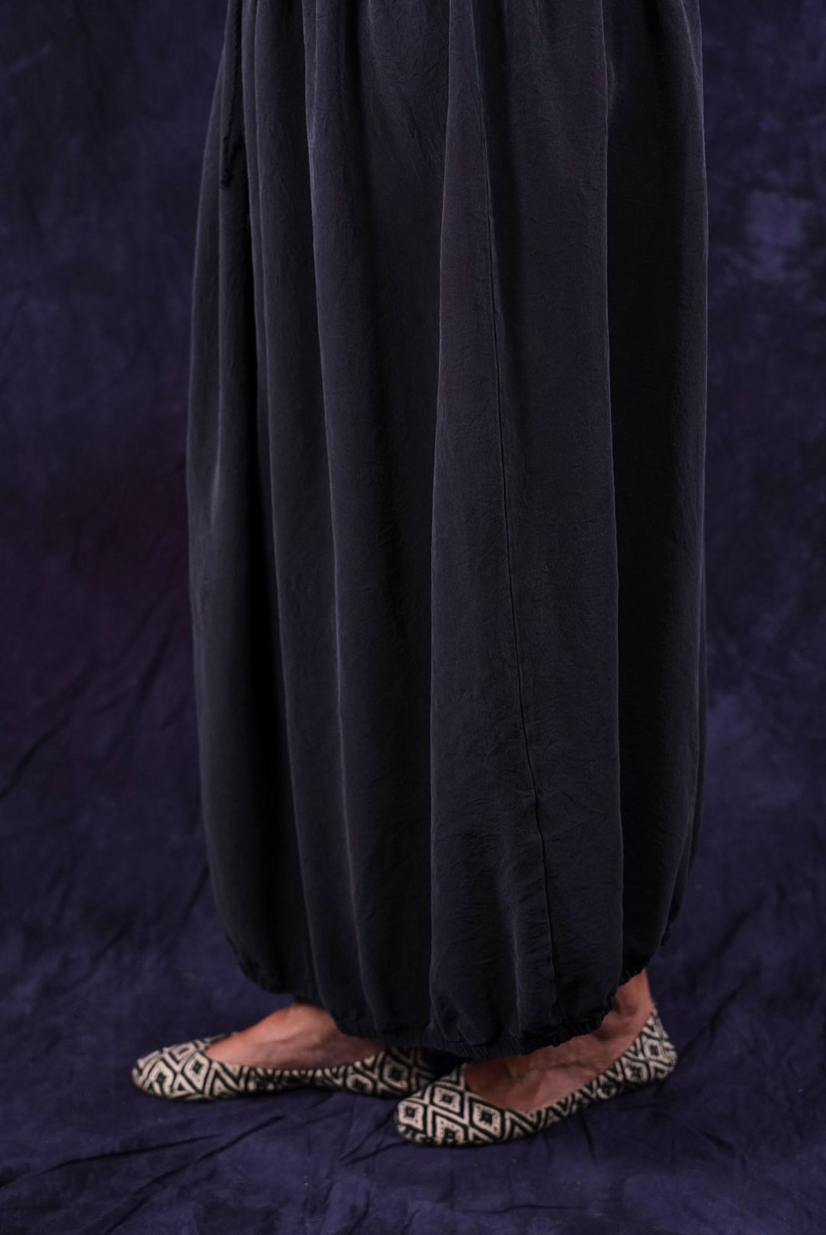 4182 Gathered Hem Silk Skirt Black