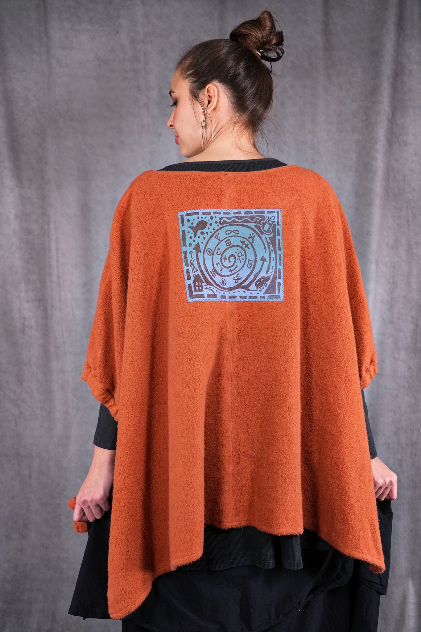 5304 Sherpa Poncho Ember