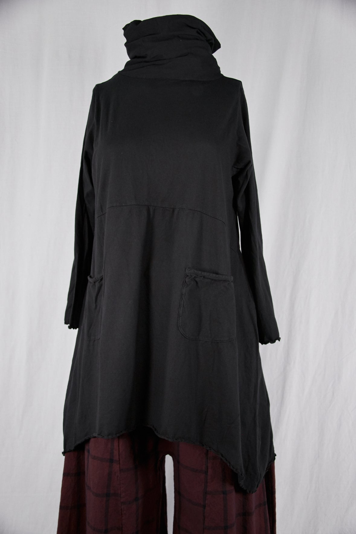 7229 Cowl Dress with pockets Black-U