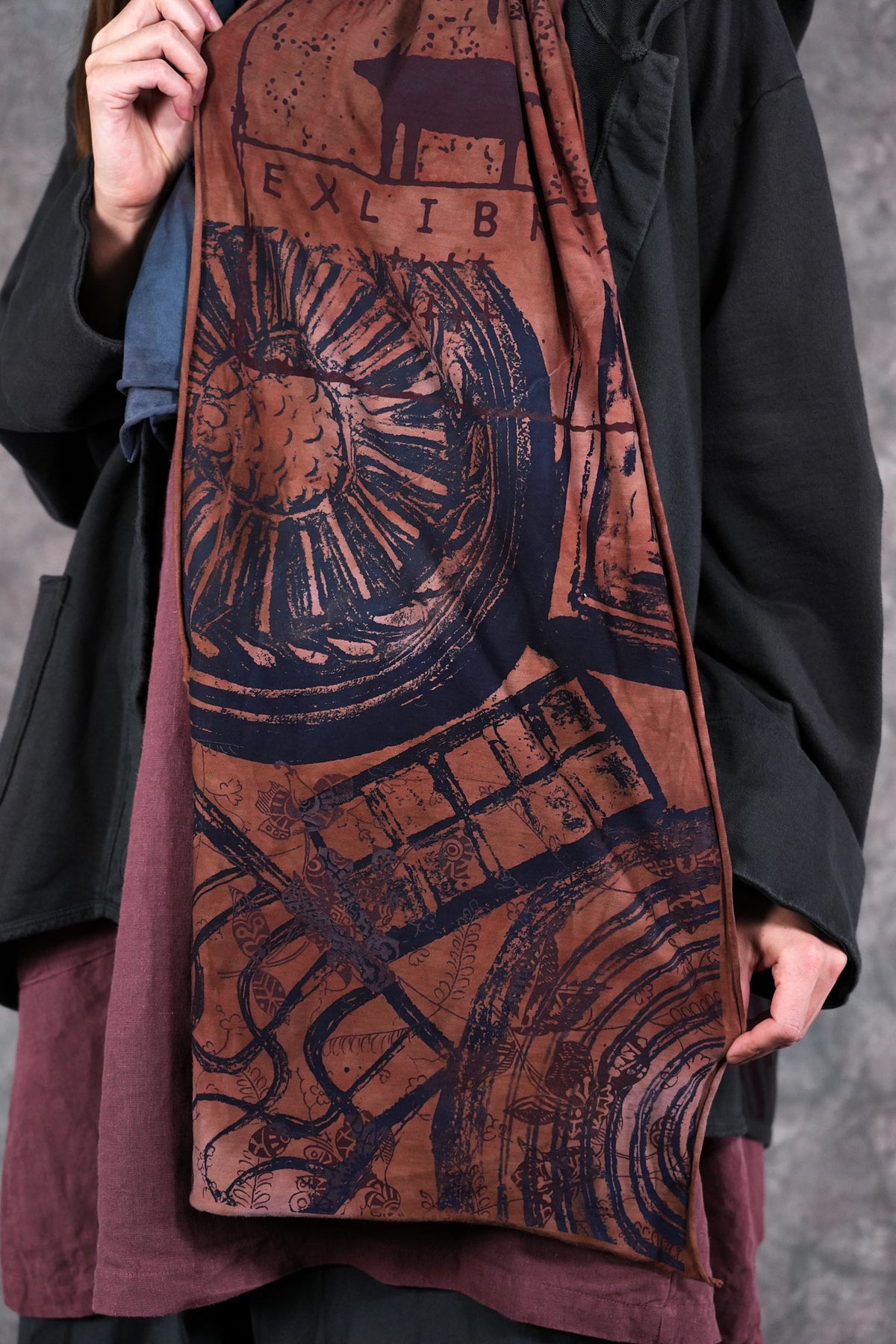8143HD Blue Fish 4 Panel Scarf Earth and Sky