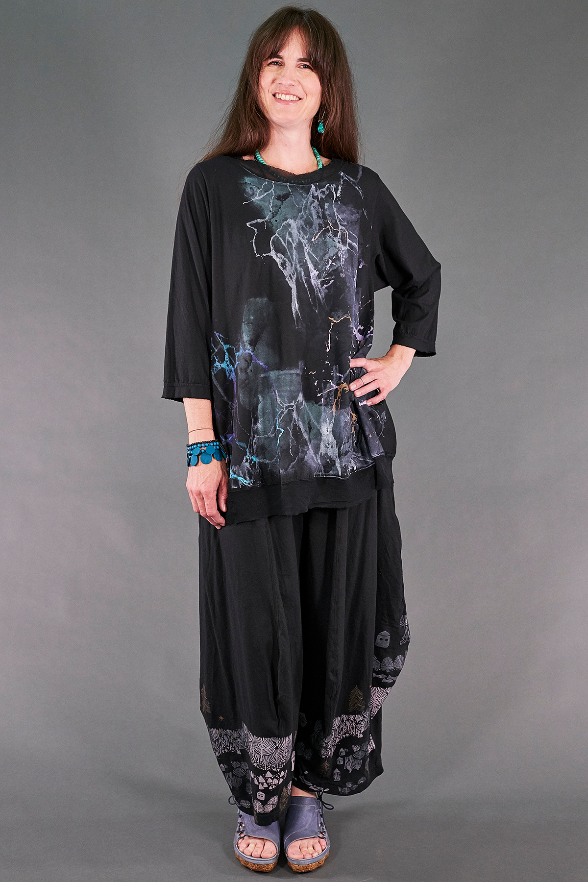 1567 City Tee Magpie Black-Abstract Storm