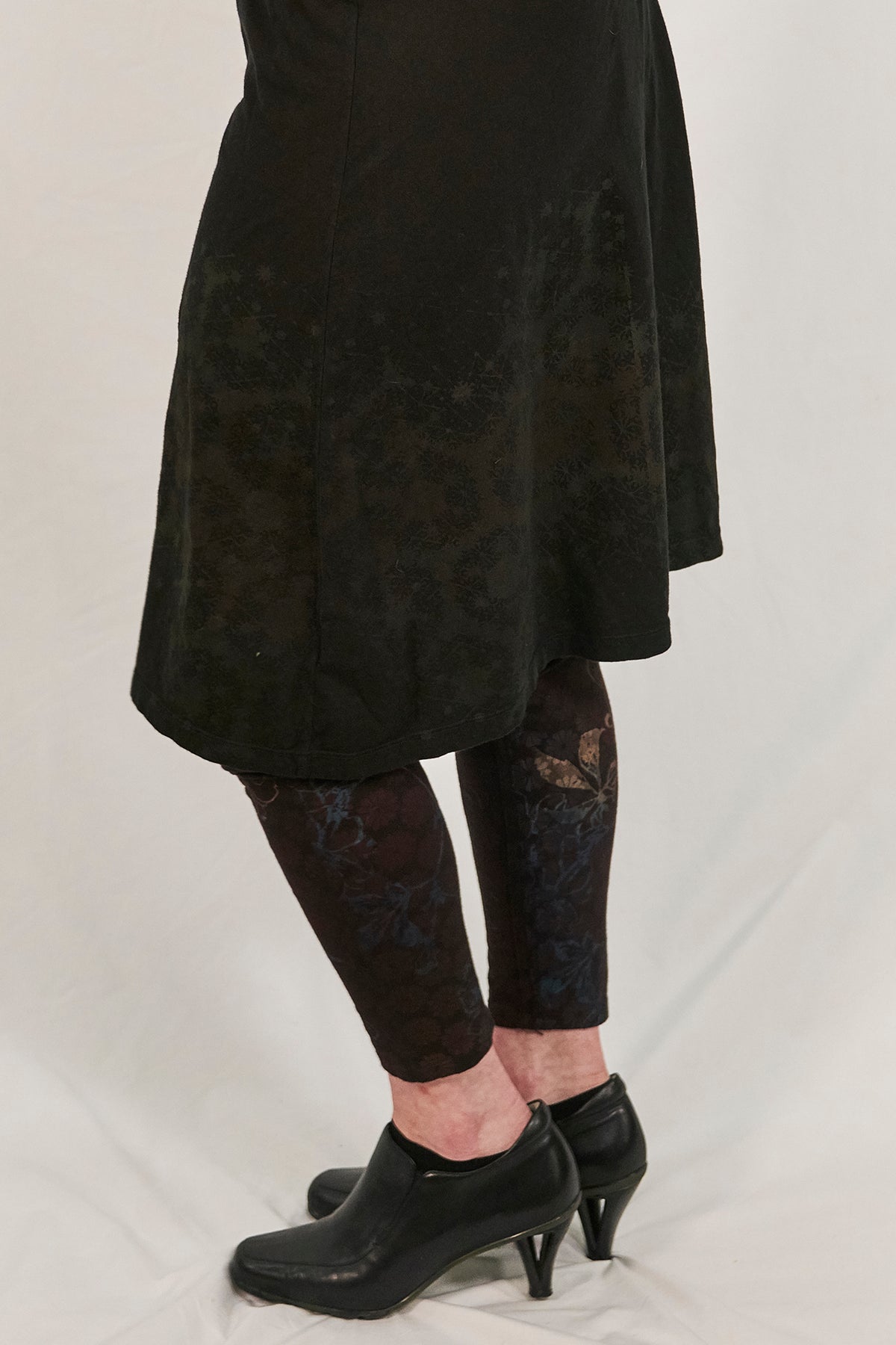 4169  Layer Skirt black with soft brown tones