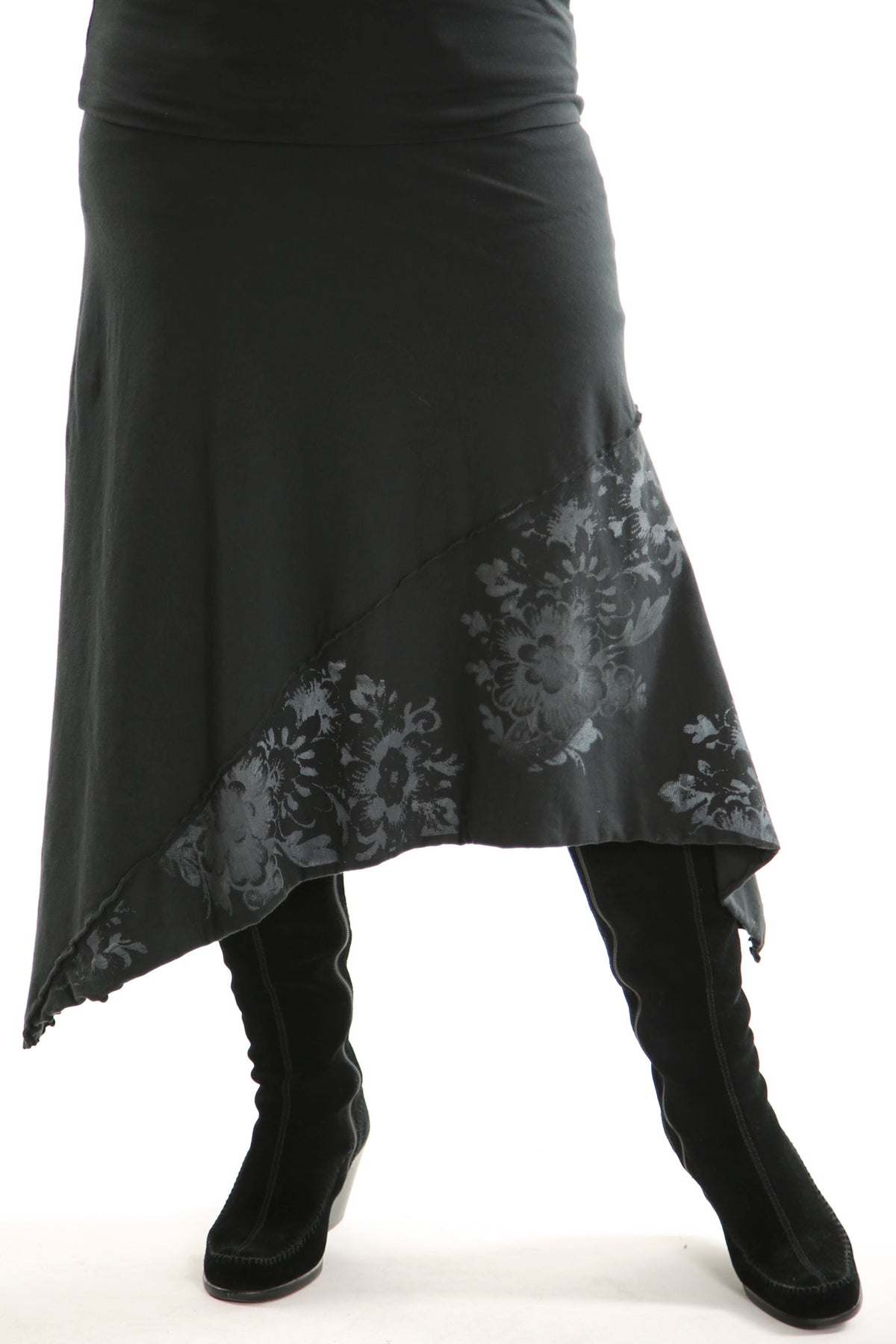 4130 Slant Layer Skirt Black Antique Floral