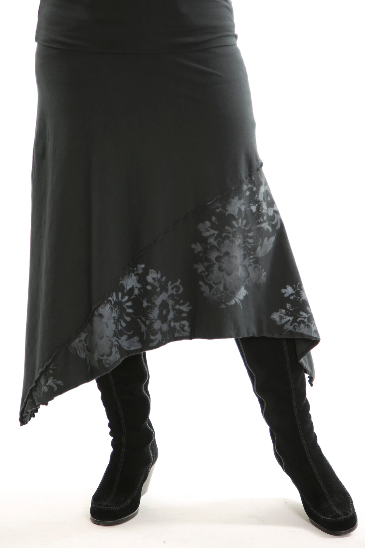 4130 Slant Layer Skirt Black Antique Floral